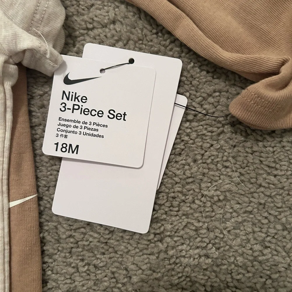 ✅ NWT Nike Baby 3-Piece Bodysuit & Pants Set 18M Hemp Neutral Tan - Picture 7 of 10